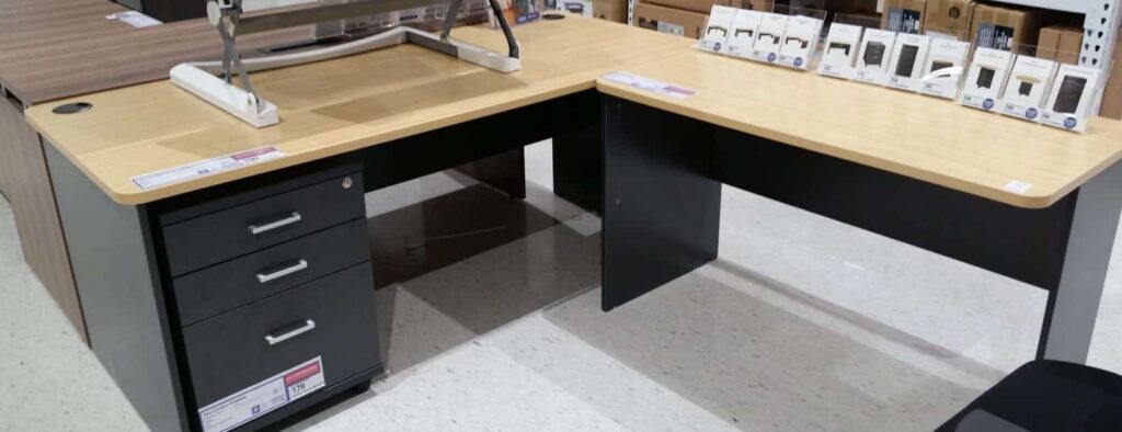 A larger desk option for high school aged homeschoolers. Or for two children who can study together. 
